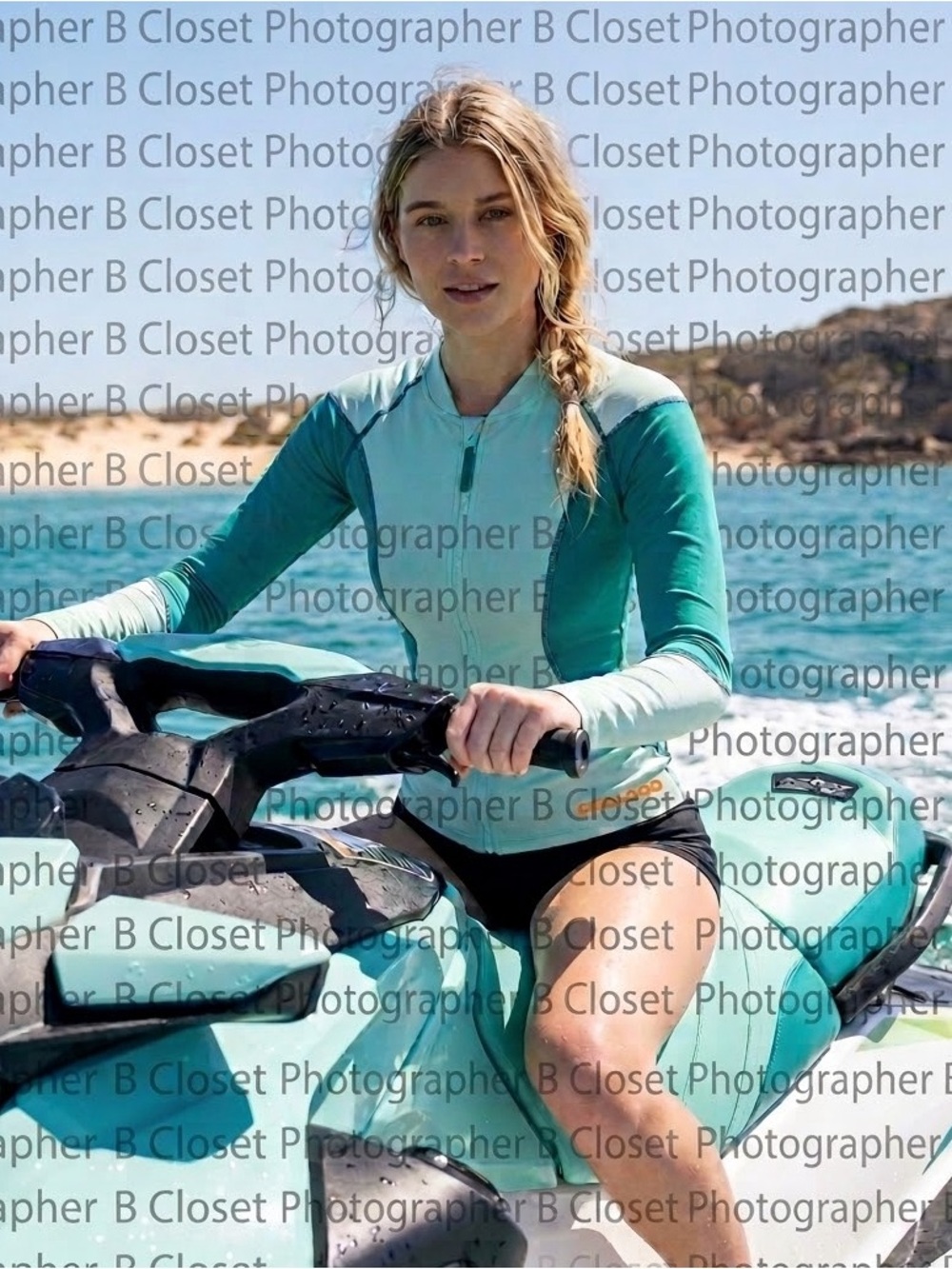 SEA-DOO WOMEN'S LONG SLEEVE PERFORMANCE RASHGUARD NWT IN PLASTIC SIZE SMALL